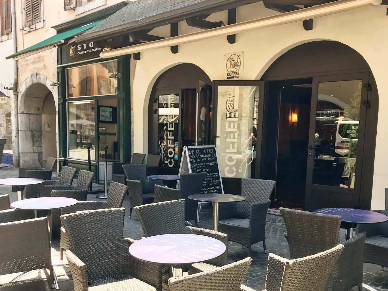 Devanture du café French Coffee Shop à Chambéry